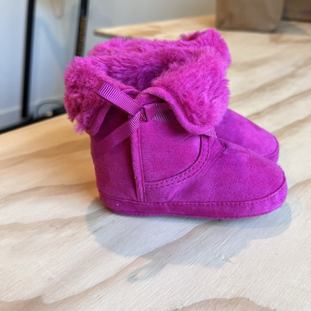 Juicy Couture Baby Girl Hot Pink Baby Booties Faux Fur Bow Soft Sole Infant Shoe